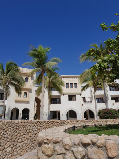 Exterior & Views 2, Dream Apartment - Near Beach with Pool View & WiFi, Taqah