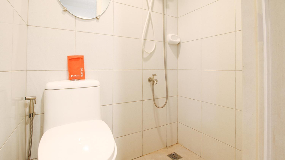 Bathroom, Yuzons Bedspacer and Transient Home Staycation, Parañaque