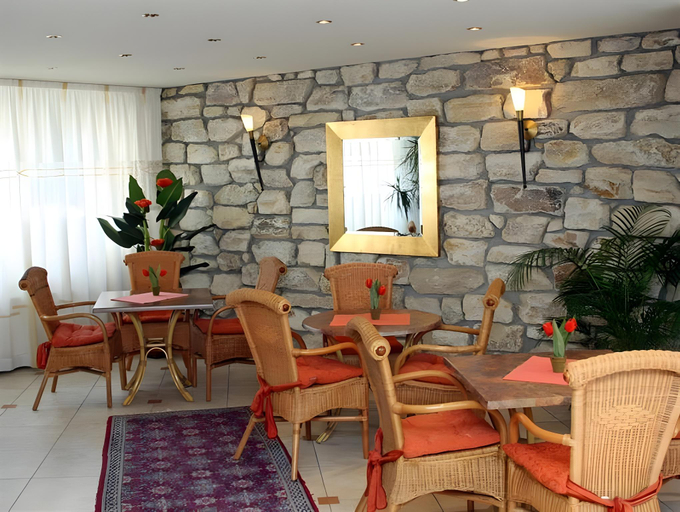 Others 5, Hotel Burger, Siegen-Wittgenstein