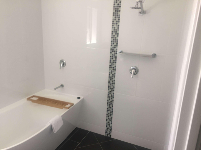 Bathroom 4, Best Western Cattle City Motor Inn, Rockhampton