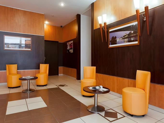 Public Area 2, Privilodges Lyon, Rhône