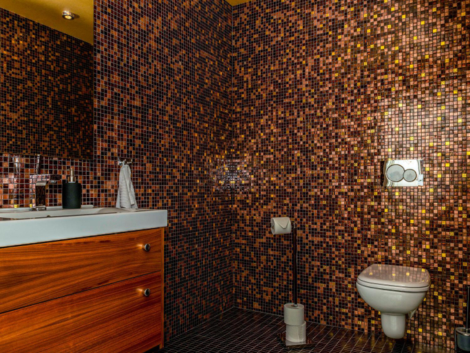 Bathroom 2, Svolvær Havn Waterfront Villa, Vågan