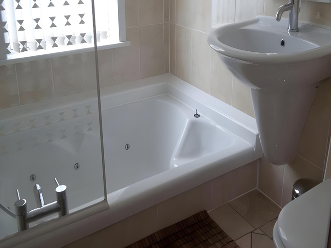 Bathroom 3, Aquarius B&B, Cornwall