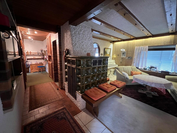 Others 4, Repräsentative unterfränkische Bauern-Wohnung, Schweinfurt