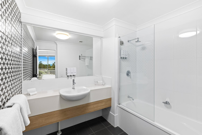 Bathroom 4, Airlie Beach Hotel, Whitsunday