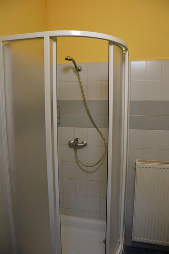 Others 2, Hostel Bernarda Bolzana, Tábor