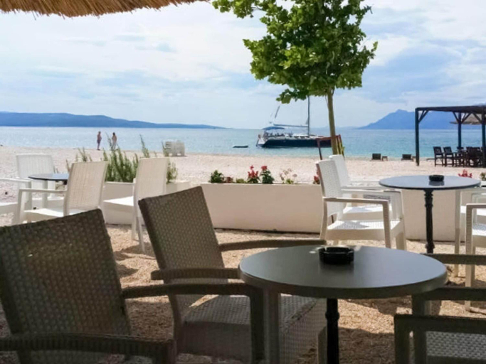 Food & Drinks 5, Holiday Home by the Sea with Pool, Makarska