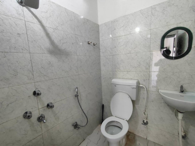 Bathroom 2, Residence Inn, Patna