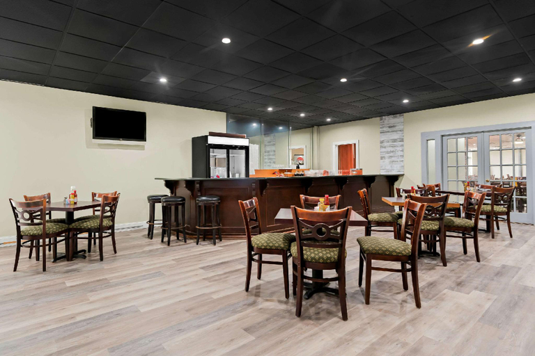 Food & Drinks 5, Quality Inn Americus, Sumter