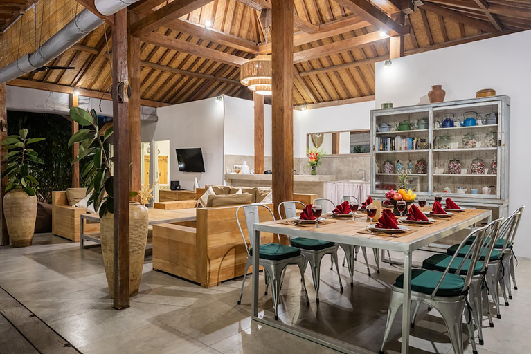 Food & Drinks 5, Villa Riva - 500 m from Seminyak square - 800 m from Kudeta beach, Badung
