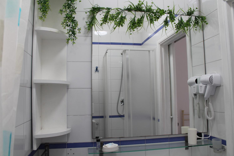 Bathroom 2, Torre Agada, Salerno