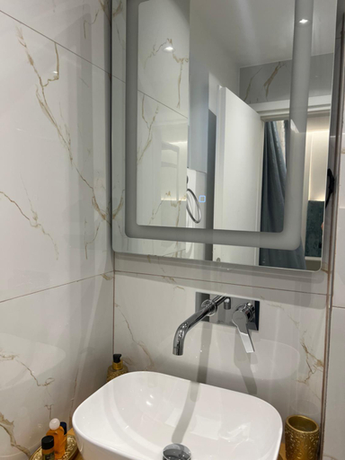 Bathroom 5, Vila Mario, Sarandës