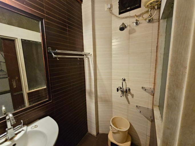 Bathroom 2, Madpackers Jodhpur Bunks, Rooms, Community, Jodhpur