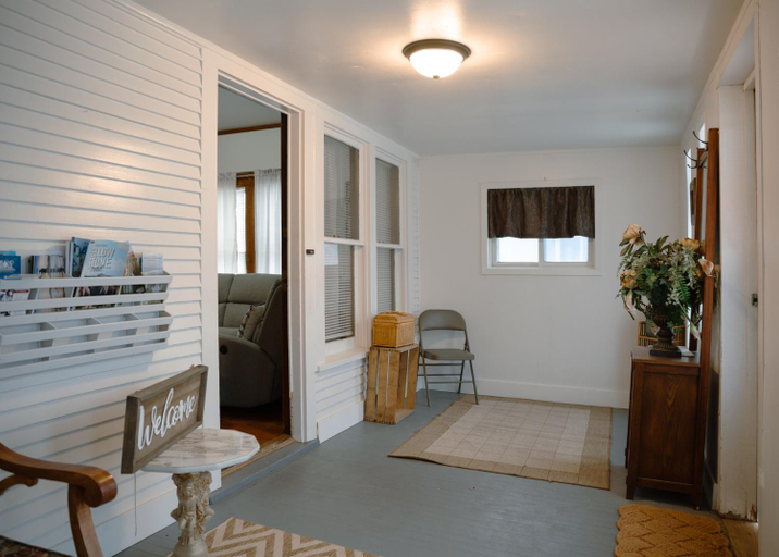 Bedroom 2, East Side Motel & Cabins, Walworth
