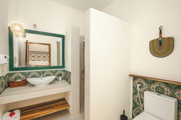 Bathroom 5, Zanzibar Queen Hotel, Kaskazini 'A'