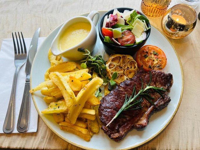 Food & Drinks 5, The Kings Arms, Gloucestershire