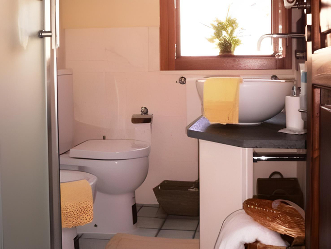 Bathroom 4, Villa Dei Papiri, Syracuse