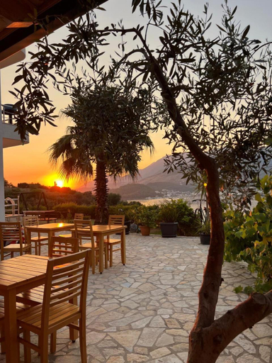 Food & Drinks 4, Hotel Mesun Himare, Vlorës