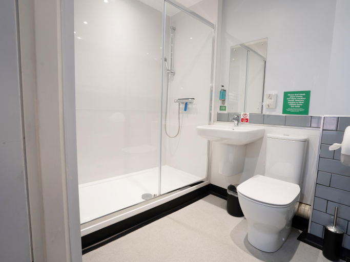 Bathroom 4, YHA Manchester Hostel, Manchester