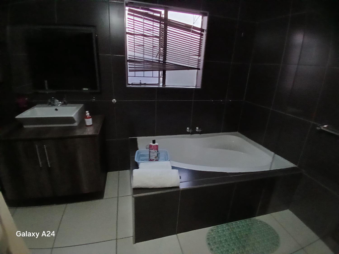 Bathroom 2, SERENE Guest House, City of Johannesburg