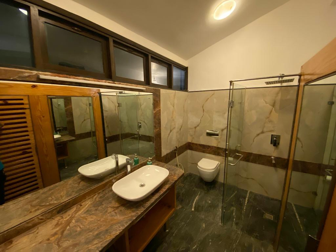 Bathroom 4, Blu Missel By The River, North Goa