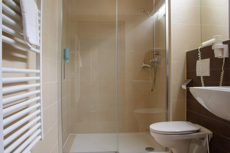 Bathroom 4, Sissi Park, Murau