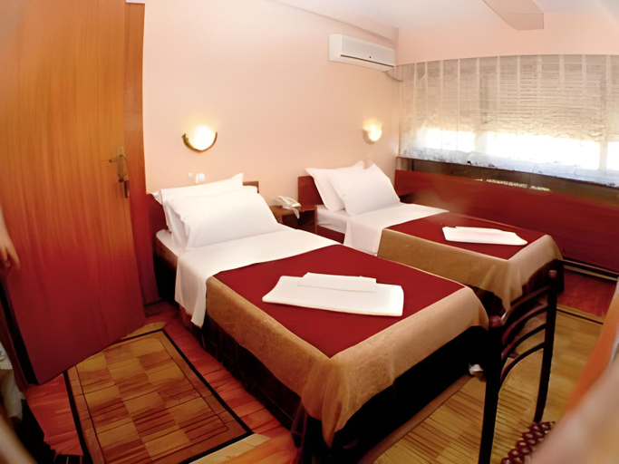Bedroom 3, Hotel Square