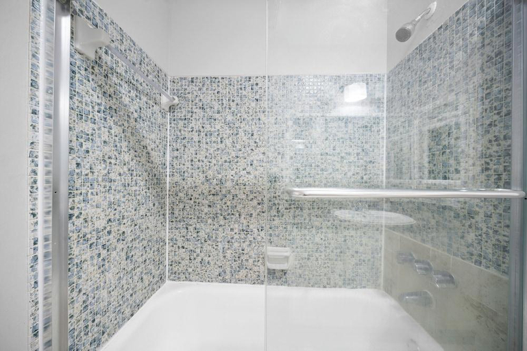 Bathroom 3, Bayview Apartments, Broward