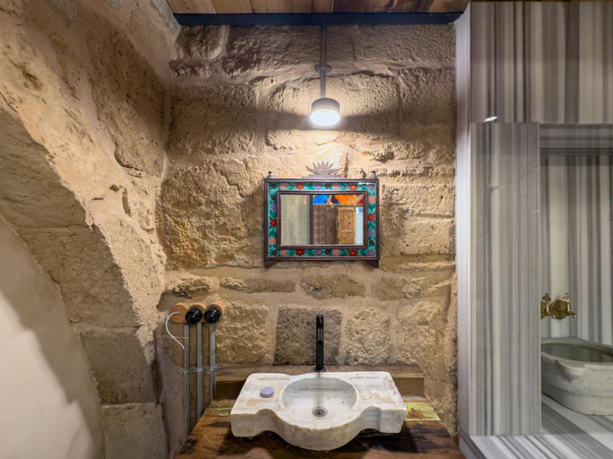 Bathroom 3, Obruk Kervansaray Museum Hotel, Karatay