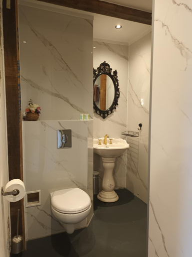 Bathroom 3, B&B it Arbeidershuske, Wûnseradiel