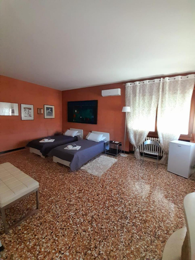 Others 4, Sweet House, Padua