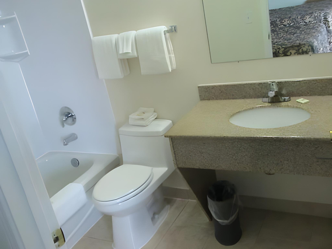 Bathroom 2, Huntsville Inn, Muskoka