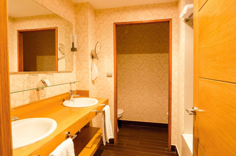 Bathroom 5, Arha Reserva del Saja, Cantabria