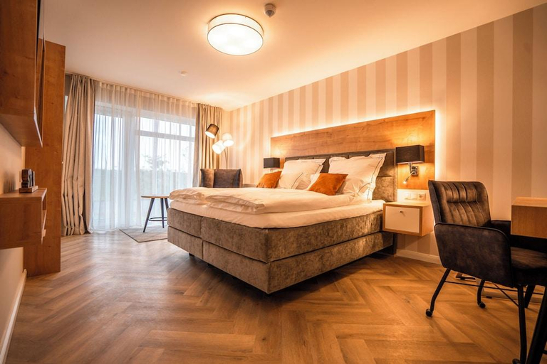 Bedroom 3, Hotel MeerZeiten inklusive externer Schwimmbad- & Saunanutzung, Wittmund