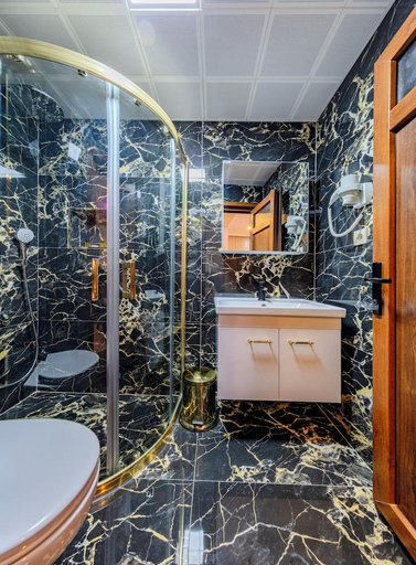 Bathroom 3, Hotel Silviya, Beyoğlu