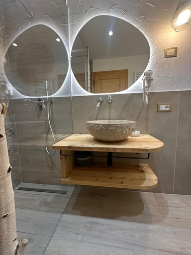 Bathroom 2, Villa la Dama del Lago, Trento