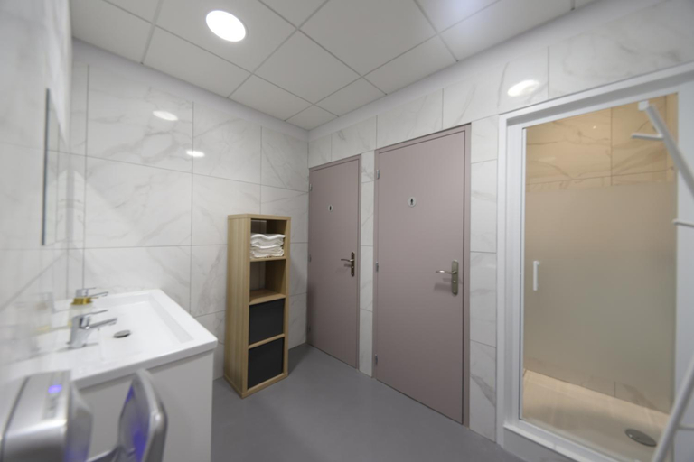Bathroom 3, Loft 250m2 avec ecran led geant de 10m2, Bouches-du-Rhône