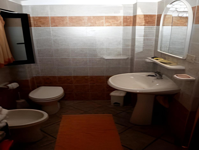 Bathroom 2, Hotel California, Carbonia-Iglesias