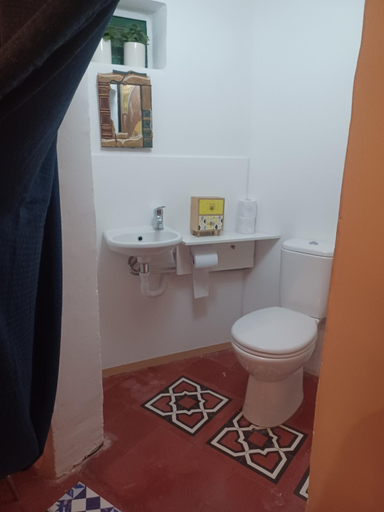 Bathroom, Maleth House