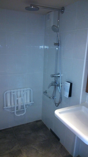 Bathroom, Campanile Besançon Nord Ecole Valentin, Doubs