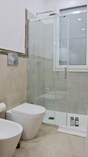Bathroom 3, Donna Flavia Summer Relax, Syracuse