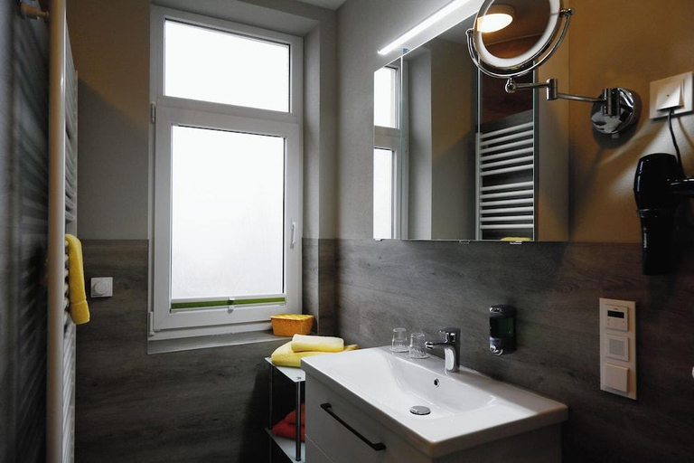 Bathroom 5, Konsum Berghotel Oberhof, Schmalkalden-Meiningen