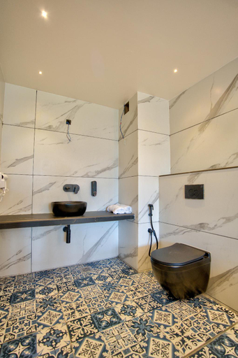 Bathroom 3, Hotel Sea Castle, North Goa