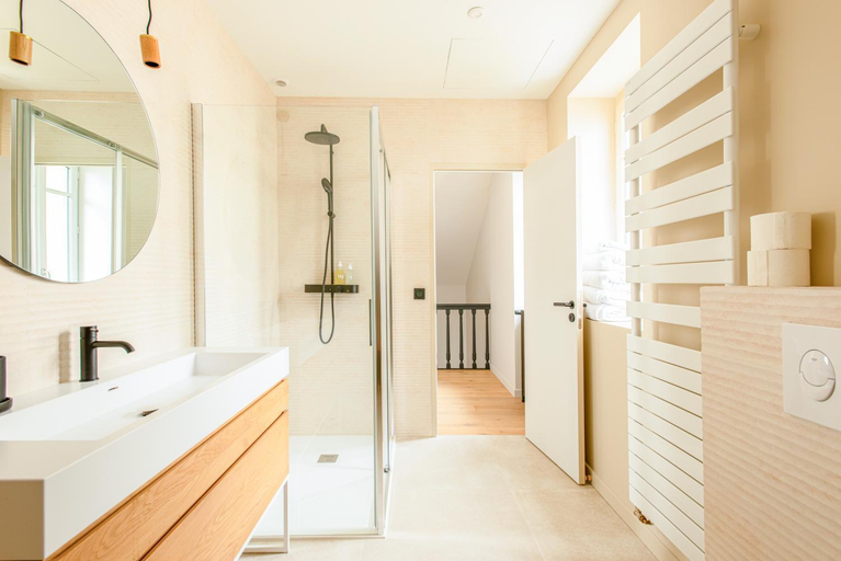 Bathroom 2, Villa Marie clim piscine & jardin Dijon centre, Côte-d'Or