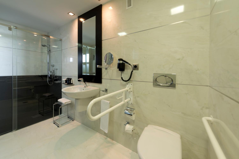 Bathroom 5, Hotel Cordoba Center, Córdoba