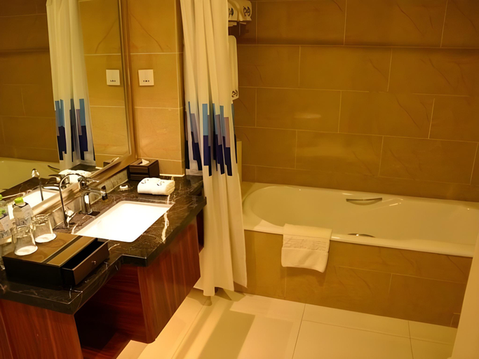 Bathroom, Mingdu Gloria Plaza Hotel Qingdao, Qingdao
