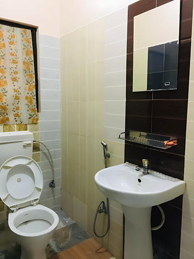 Bathroom 2, Hotel BhupuSainik, Narayani