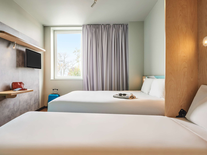 Bedroom 2, ibis budget La Rochelle Puilboreau, Charente-Maritime