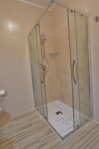 Bathroom 2, Les Chambres Au Centre, Nuoro