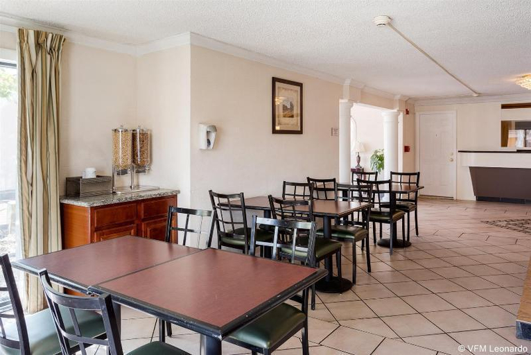 Food & Drinks, Rodeway Inn & Suites, Orleans